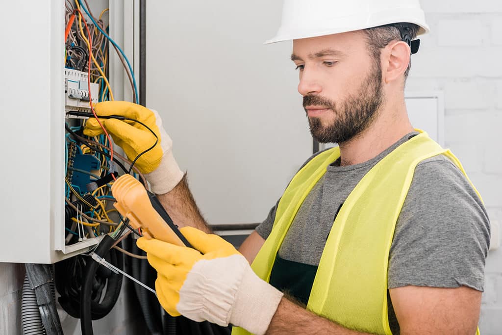 What Qualities Should a Professional Electrician Posses